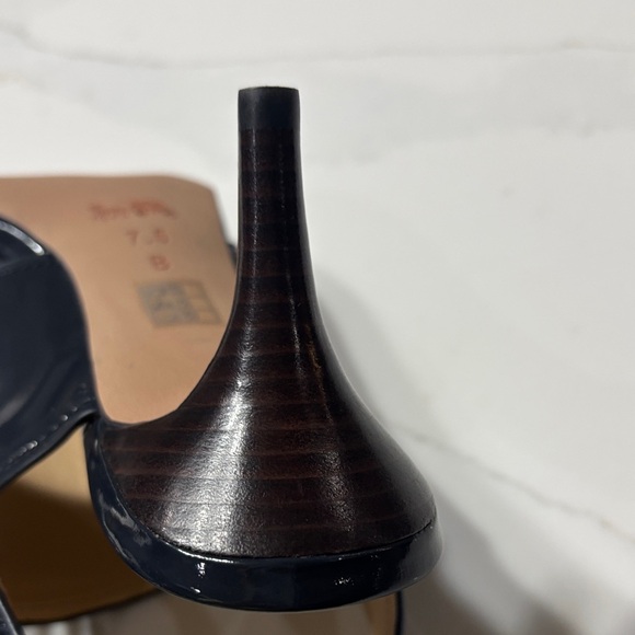 Coach Glossy Dark Blue/navy Heels with Gold Accent - Picture 14 of 16